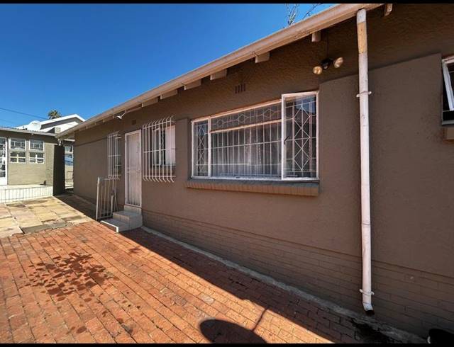 8 BEDROOM HOUSE FOR SALE IN ORANGE GROVE